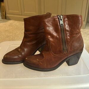 Frye Leslie zip bootie  leather boots